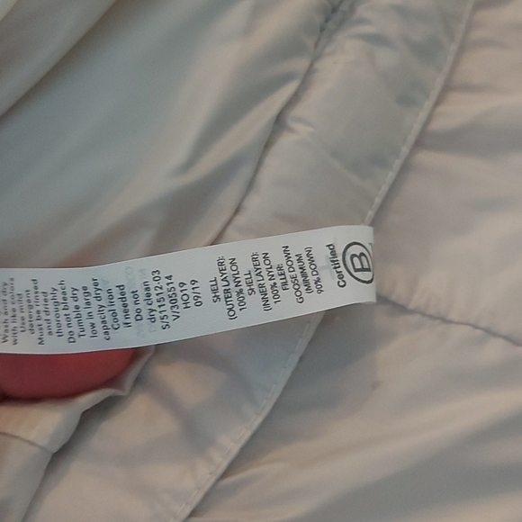 NWT Athleta Reversible Downfilled Jacket with Detachable Hood Rose/Off W… - Picture 10 of 10